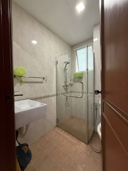 The Tropica, 61 Tampines Avenue 1, 2 Bedrooms, 990 sqft, Condominium For Rent, by Joanne Law, 500057263 - Bathroom - PropertyGuru.com.sg