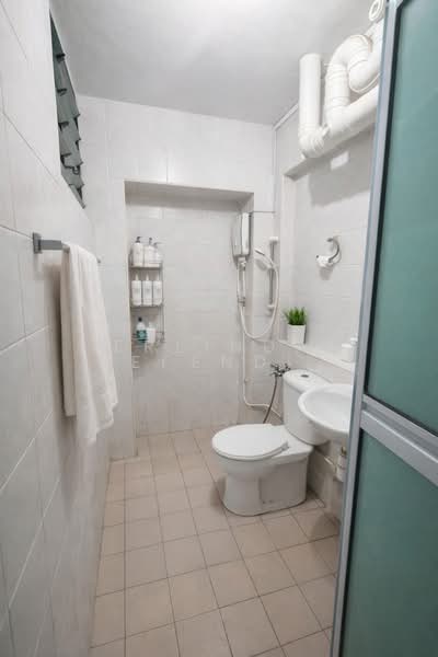 545 Serangoon North Avenue 3 HDB Flat For Sale at S$ 640,000 | PropertyGuru Singapore - Bathroom