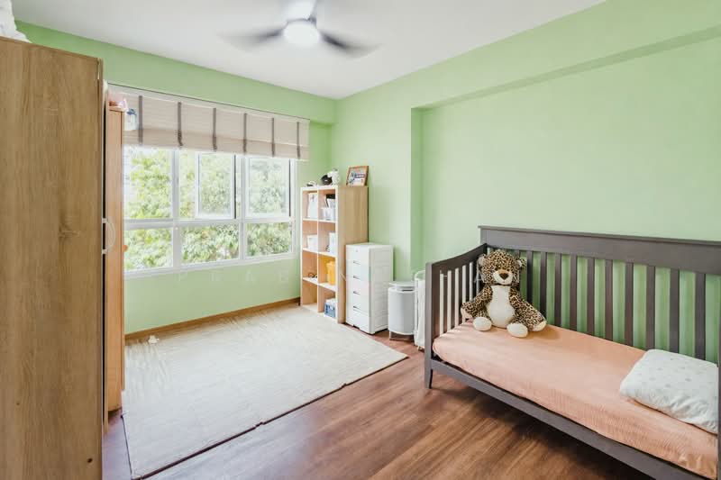 876C Tampines Avenue 8 HDB Flat For Sale at S$ 840,000 | PropertyGuru Singapore - Bedroom 3