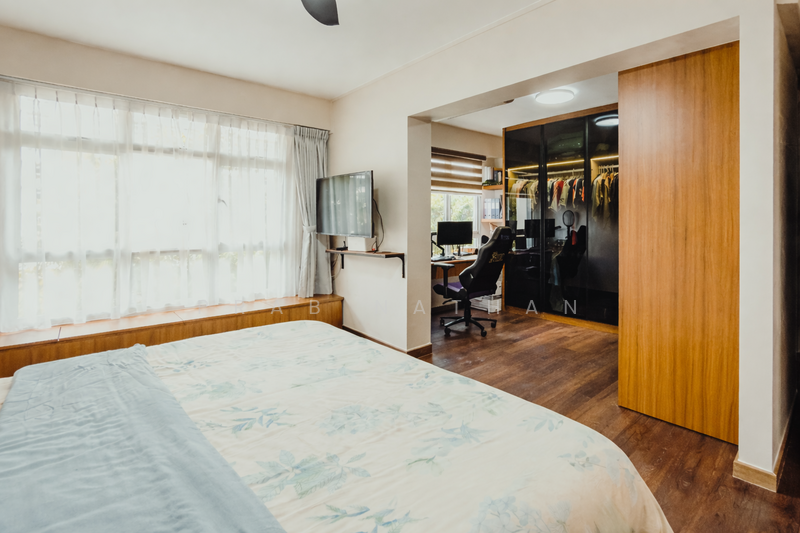 876C Tampines Avenue 8 HDB Flat For Sale at S$ 840,000 | PropertyGuru Singapore - Master Bedroom with Adjoining Study
