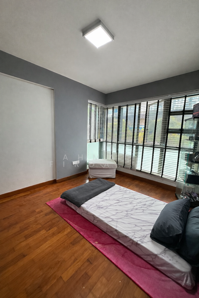 678A Punggol Drive HDB Flat For Sale at S$ 630,000 | PropertyGuru Singapore - Master Bedroom 