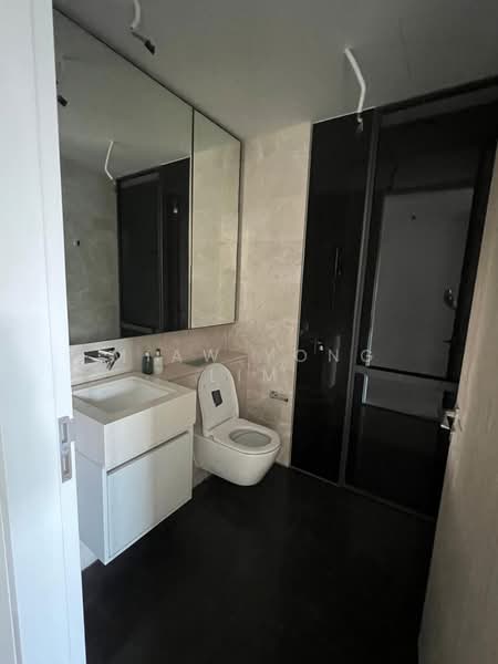 Amber Park, 18 Amber Gardens, 2 Bedrooms, 678 sqft, Condominium For Rent, by Miaw Yong Lim, 500057301 - Bathroom - PropertyGuru.com.sg