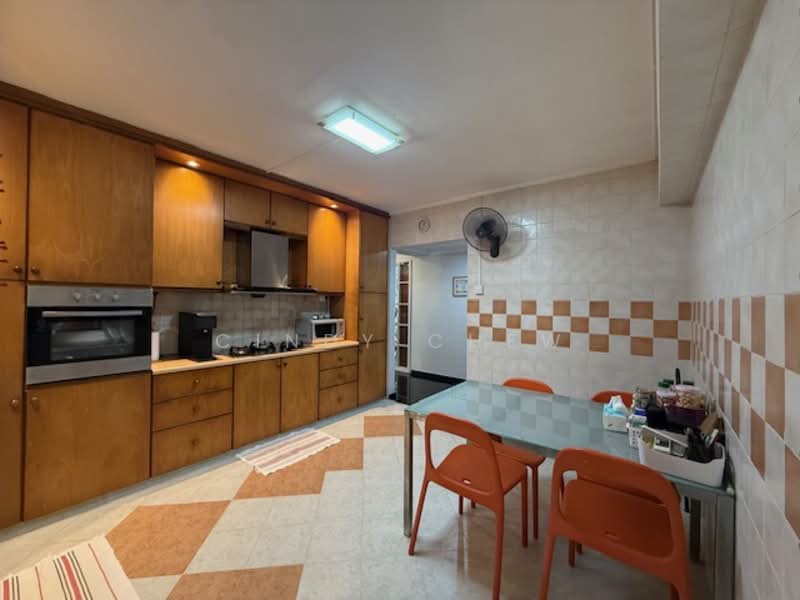 232A Serangoon Avenue 2 HDB Flat For Sale at S$ 1,200,000 | PropertyGuru Singapore - Kitchen