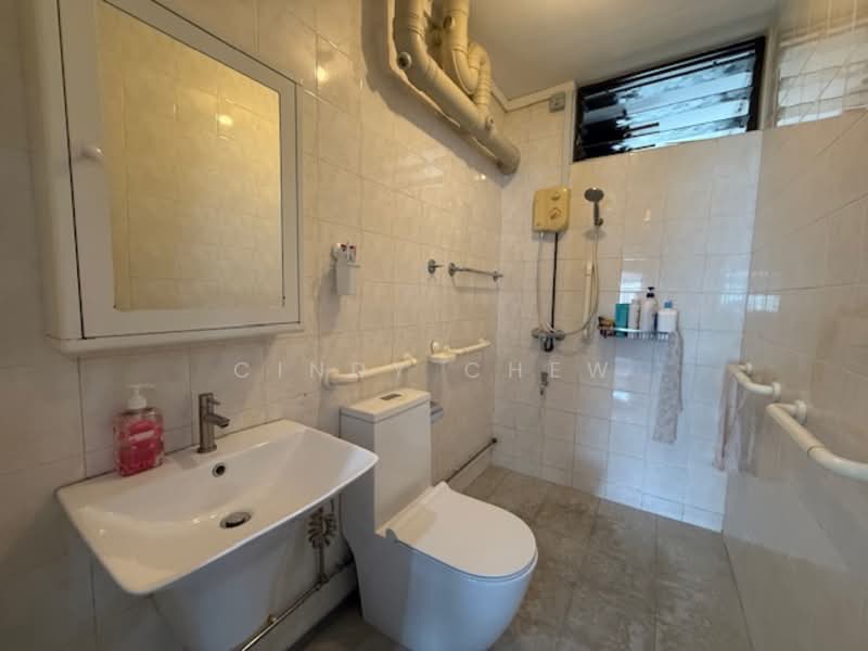 232A Serangoon Avenue 2 HDB Flat For Sale at S$ 1,200,000 | PropertyGuru Singapore - Bathroom