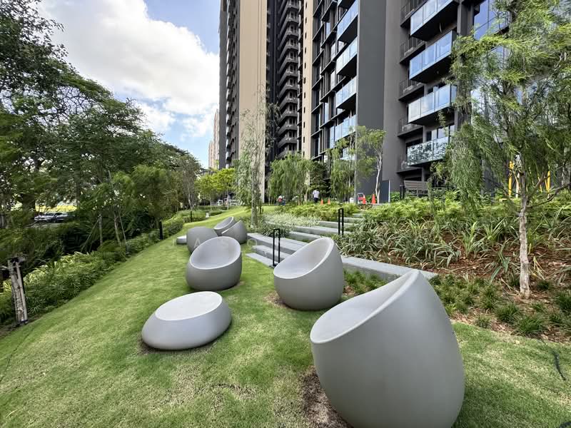 Tembusu Grand Condominium For Sale at S$ 2,000,000 | PropertyGuru Singapore - Lawn
