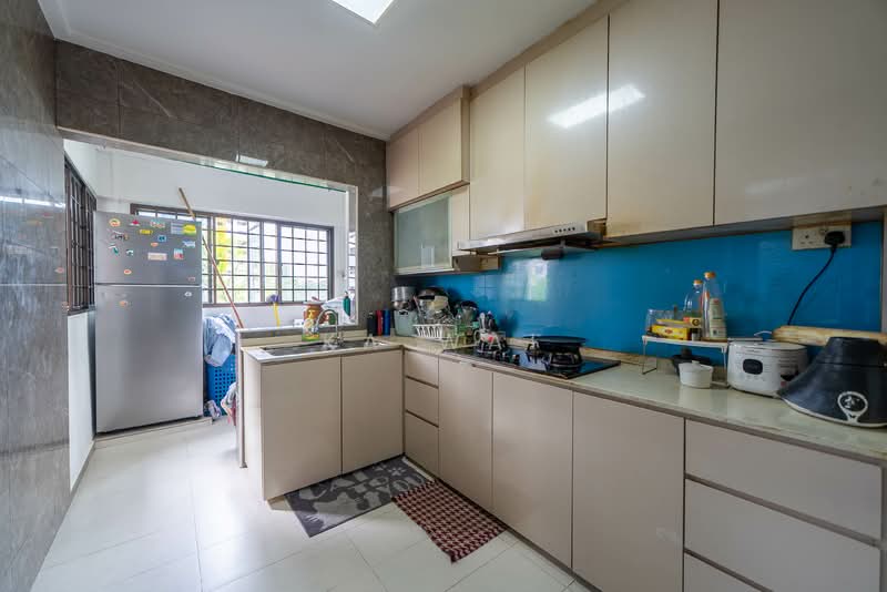 335 Sembawang Close HDB Flat For Sale at S$ 590,000 | PropertyGuru Singapore - Kitchen