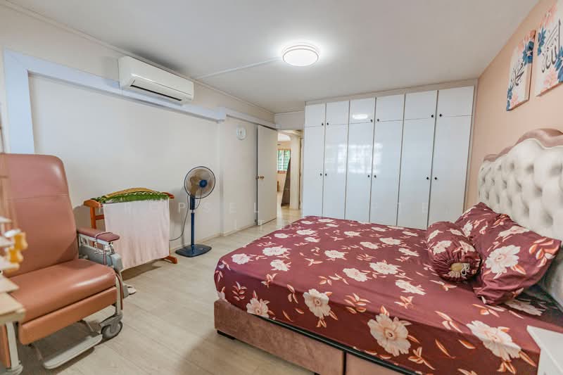 423 Tampines Street 41 HDB Flat For Sale at S$ 750,000 | PropertyGuru Singapore - Bedroom