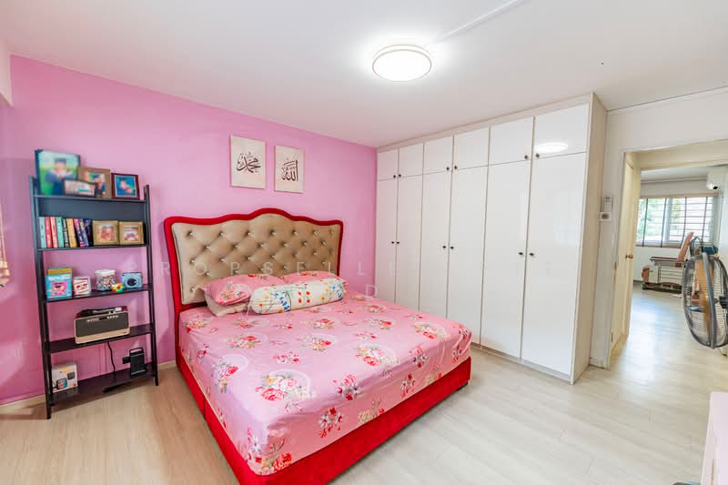 423 Tampines Street 41 HDB Flat For Sale at S$ 750,000 | PropertyGuru Singapore - Bedroom