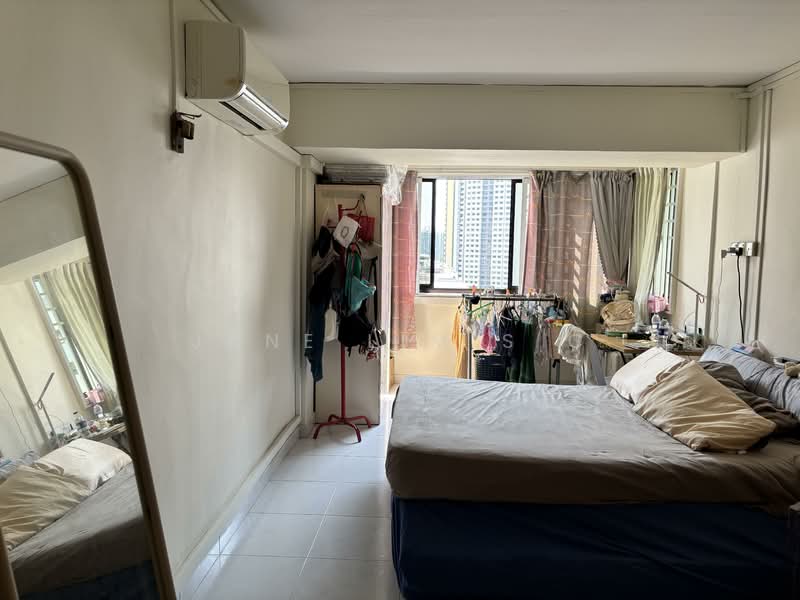 415 Commonwealth Avenue West, 415 Commonwealth Avenue West, Room Rental, 180 sqft, HDB Flat For Rent, by Jane Lim S C, 500057401 - Bedroom - PropertyGuru.com.sg