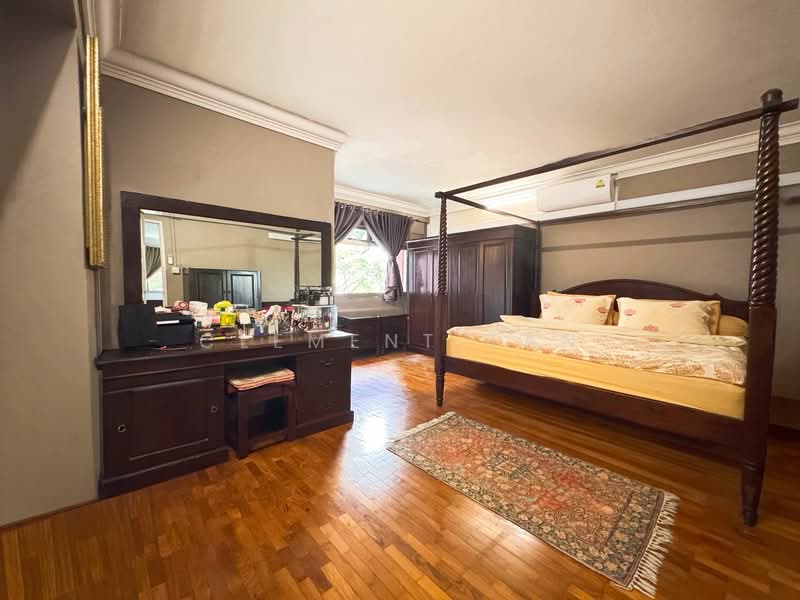 145 Mei Ling Street HDB Flat For Sale at S$ 1,290,000 | PropertyGuru Singapore - Master Bedroom