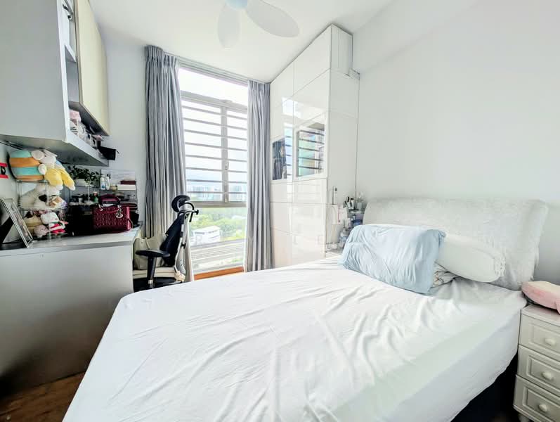The Lakeshore, 31 Jurong West Street 41, 3 Bedrooms, 1,184 sqft, Condominium For Rent, by Ray Lee, 500057443 - PropertyGuru.com.sg