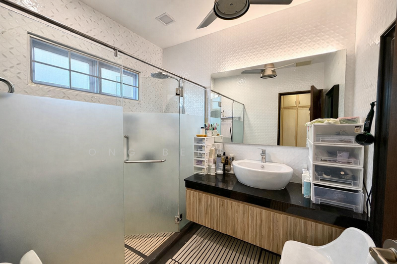 Seletar Hills Estate, Seletar Hills Drive, 4 Bedrooms, 3,500 sqft, Semi-Detached House For Sale, by Ong Beng Yew, 500057475 - Bathroom - PropertyGuru.com.sg