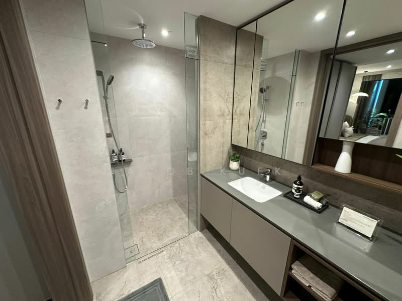 Norwood Grand Condominium For Sale at S$ 2,735,000 | PropertyGuru Singapore - Bathroom