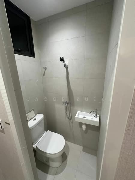 Norwood Grand Condominium For Sale at S$ 2,735,000 | PropertyGuru Singapore - Bathroom