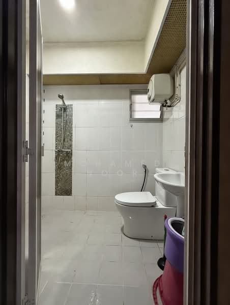 780D Woodlands Crescent HDB Flat For Sale at S$ 610,000 | PropertyGuru Singapore - Bathroom