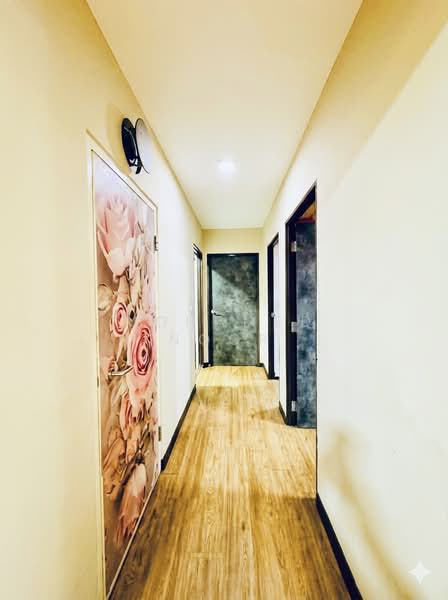 780D Woodlands Crescent HDB Flat For Sale at S$ 610,000 | PropertyGuru Singapore - Corridor