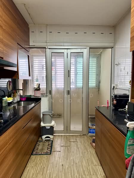 780D Woodlands Crescent HDB Flat For Sale at S$ 610,000 | PropertyGuru Singapore - Kitchen