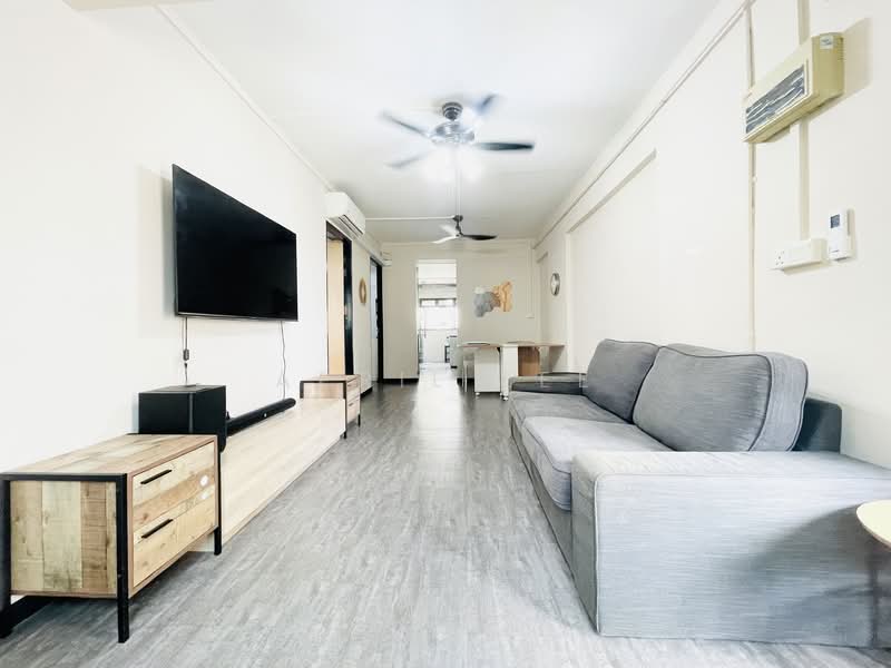 313 Hougang Avenue 5 HDB Flat For Sale at S$ 458,000 | PropertyGuru Singapore - Living Room