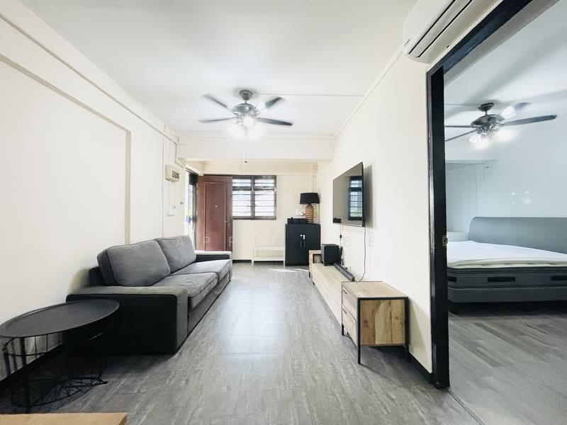 313 Hougang Avenue 5 HDB Flat For Sale at S$ 458,000 | PropertyGuru Singapore - Living Room