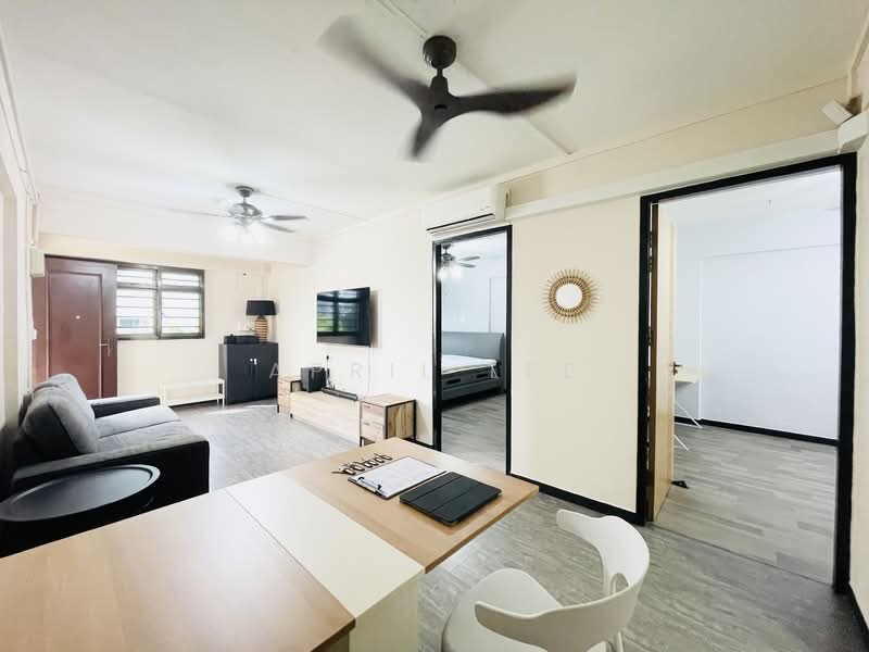 313 Hougang Avenue 5 HDB Flat For Sale at S$ 458,000 | PropertyGuru Singapore - Living Room