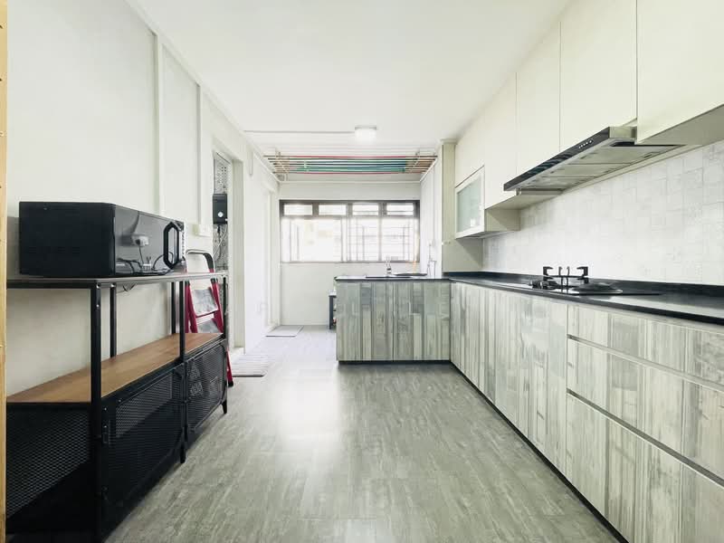 313 Hougang Avenue 5 HDB Flat For Sale at S$ 458,000 | PropertyGuru Singapore - Kitchen