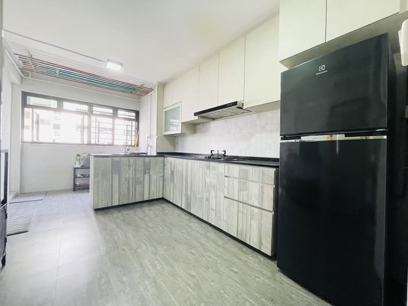 313 Hougang Avenue 5 HDB Flat For Sale at S$ 458,000 | PropertyGuru Singapore - Kitchen