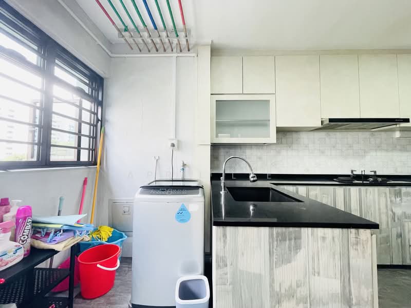 313 Hougang Avenue 5 HDB Flat For Sale at S$ 458,000 | PropertyGuru Singapore - Kitchen