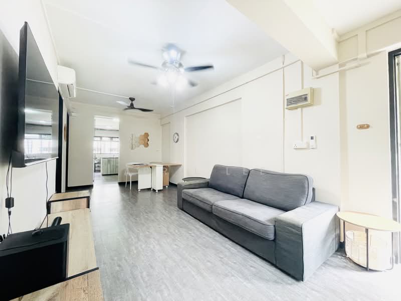 313 Hougang Avenue 5 HDB Flat For Sale at S$ 458,000 | PropertyGuru Singapore - Living Room