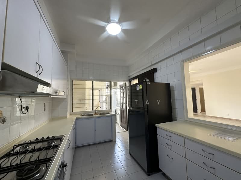 Pinewood Gardens Condominium For Sale at S$ 3,880,000 | PropertyGuru Singapore