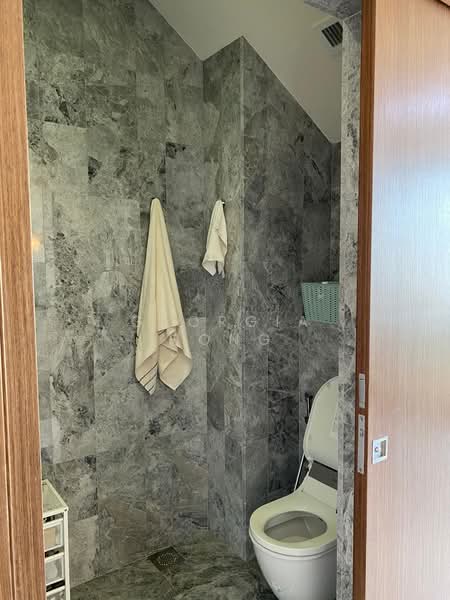 Bijou Condominium For Sale at S$ 1,900,000 | PropertyGuru Singapore - Bathroom