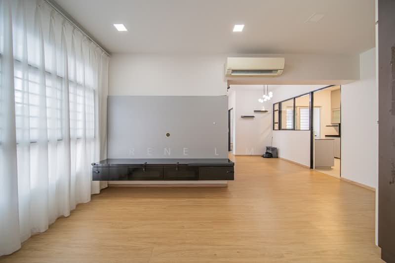 871B Tampines Street 86 HDB Flat For Sale at S$ 768,000 | PropertyGuru Singapore - Living Room