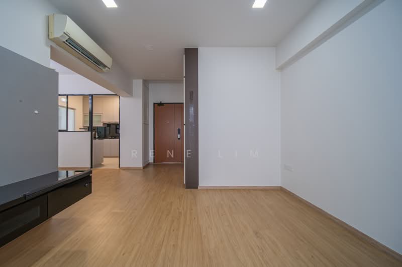 871B Tampines Street 86 HDB Flat For Sale at S$ 768,000 | PropertyGuru Singapore - Living Room