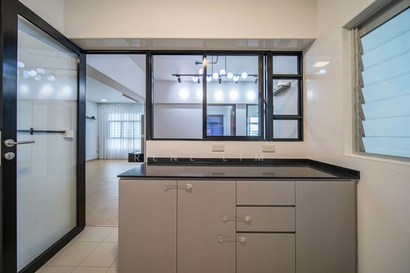 871B Tampines Street 86 HDB Flat For Sale at S$ 768,000 | PropertyGuru Singapore - Enclosed Kitchen