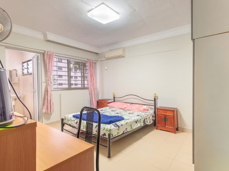 334 Hougang Avenue 5 HDB Flat For Sale at S$ 575,000 | PropertyGuru Singapore - Bedroom