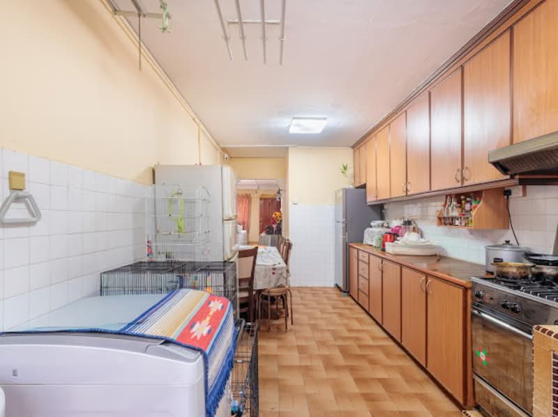 334 Hougang Avenue 5 HDB Flat For Sale at S$ 575,000 | PropertyGuru Singapore - Kitchen