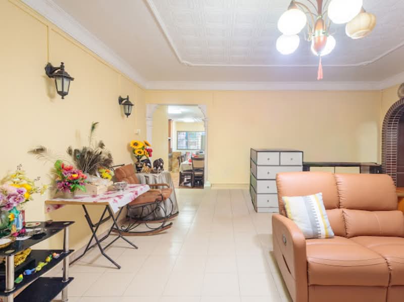 334 Hougang Avenue 5 HDB Flat For Sale at S$ 575,000 | PropertyGuru Singapore - Living Room