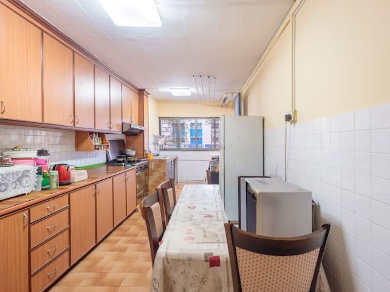 334 Hougang Avenue 5 HDB Flat For Sale at S$ 575,000 | PropertyGuru Singapore - Kitchen