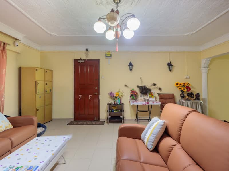 334 Hougang Avenue 5 HDB Flat For Sale at S$ 575,000 | PropertyGuru Singapore - Living Room