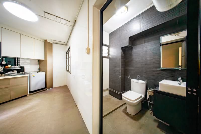 178 Lompang Road HDB Flat For Sale at S$ 700,000 | PropertyGuru Singapore - Kitchen