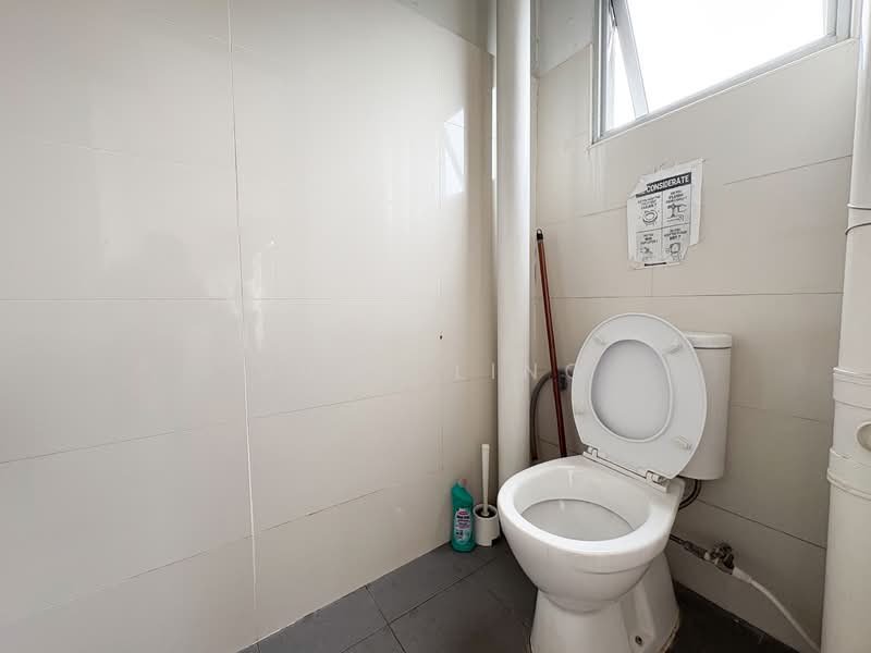 Pioneer Junction, 3 Soon Lee Street, 1,507 sqft, Factory / Workshop (B2) For Sale, by June Ling, 500057635 - Bathroom - CommercialGuru.com.sg