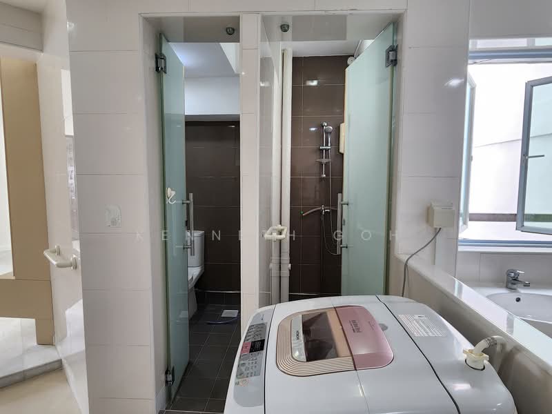 107 Bukit Batok West Avenue 6, 107 Bukit Batok West Avenue 6, 4 Bedrooms, 1,377 sqft, HDB Flat For Rent, by Kenneth Goh, 500057640 - Separate Shower and WC - PropertyGuru.com.sg