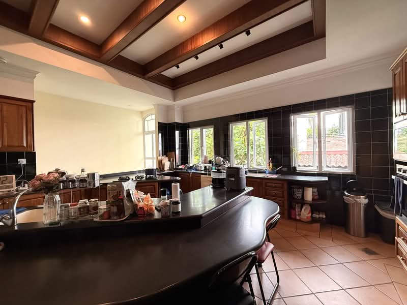 Charming GCB, Victoria Park Road, Bukit Timah Holland Village Enclave, Victoria Park Road, 7 Bedrooms, 8,900 sqft, Good Class Bungalow For Rent, by He Yifei, 500057642 - PropertyGuru.com.sg