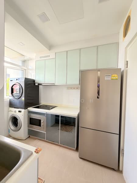 Palm Galleria Condominium For Sale at S$ 1,700,000 | PropertyGuru Singapore - Bright well lit Kitchen 