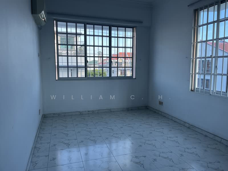 Rare spacious 3 Storey Corner Terrace Walk to MRT and food amenities, Lengkong Dua/Jalan Selamat/Jalan Kembangan, 7 Bedrooms, 4,000 sqft, Corner Terrace For Sale, by William C. H., 500057663 - PropertyGuru.com.sg
