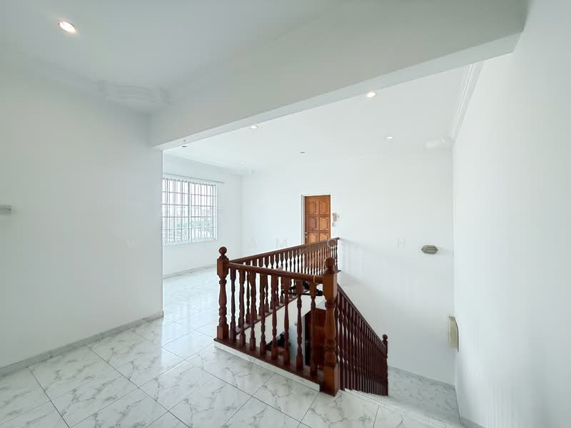 Rare spacious 3 Storey Corner Terrace Walk to MRT and food amenities, Lengkong Dua/Jalan Selamat/Jalan Kembangan, 7 Bedrooms, 4,000 sqft, Corner Terrace For Sale, by William C. H., 500057663 - Interior - PropertyGuru.com.sg