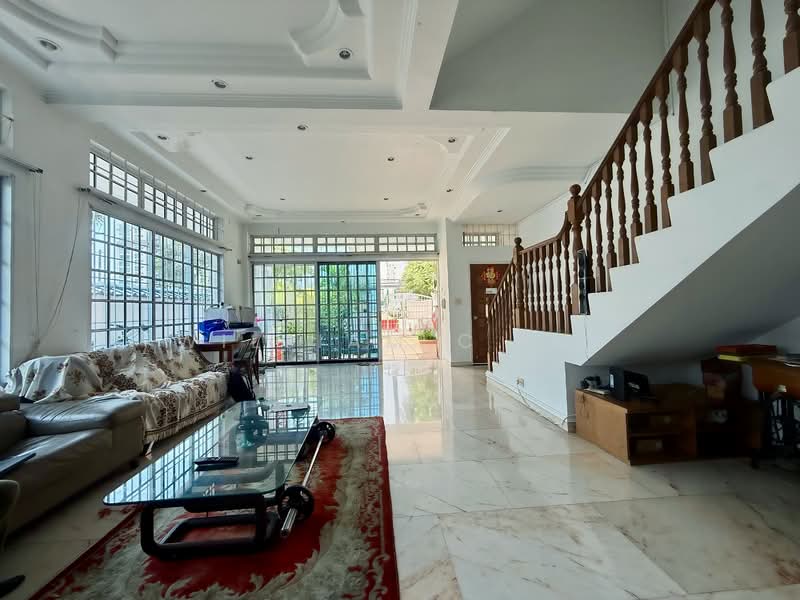 Rare spacious 3 Storey Corner Terrace Walk to MRT and food amenities, Lengkong Dua/Jalan Selamat/Jalan Kembangan, 7 Bedrooms, 4,000 sqft, Corner Terrace For Sale, by William C. H., 500057663 - Living Room - PropertyGuru.com.sg