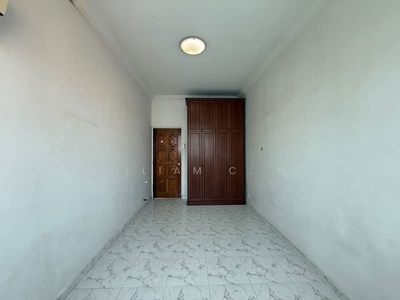 Rare spacious 3 Storey Corner Terrace Walk to MRT and food amenities, Lengkong Dua/Jalan Selamat/Jalan Kembangan, 7 Bedrooms, 4,000 sqft, Corner Terrace For Sale, by William C. H., 500057663 - Interior - PropertyGuru.com.sg