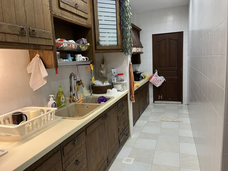 Renovated 2.5 storey Freehold Move-in Terrace near Upper Changi and Simei MRT, Jalan Pergam/Jalan Pelatok/Meragi Road, 5 Bedrooms, 3,500 sqft, Terraced House For Sale, by William C. H., 500057672 - PropertyGuru.com.sg
