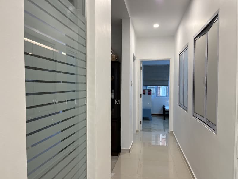 Renovated 2.5 storey Freehold Move-in Terrace near Upper Changi and Simei MRT, Jalan Pergam/Jalan Pelatok/Meragi Road, 5 Bedrooms, 3,500 sqft, Terraced House For Sale, by William C. H., 500057672 - Corridor - PropertyGuru.com.sg