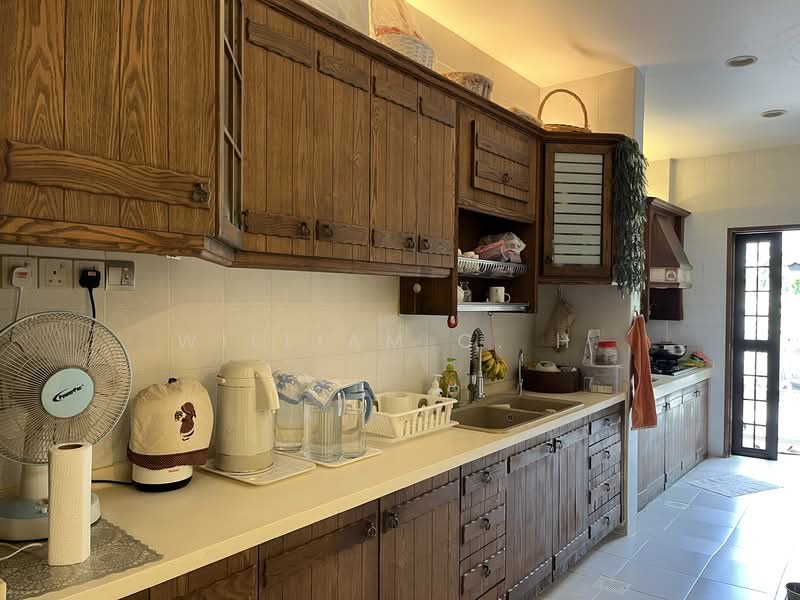 Renovated 2.5 storey Freehold Move-in Terrace near Upper Changi and Simei MRT, Jalan Pergam/Jalan Pelatok/Meragi Road, 5 Bedrooms, 3,500 sqft, Terraced House For Sale, by William C. H., 500057672 - Kitchen - PropertyGuru.com.sg
